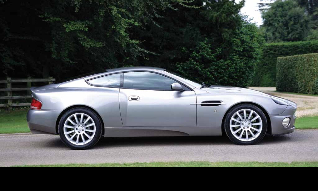 Tapeta astonmartin7
