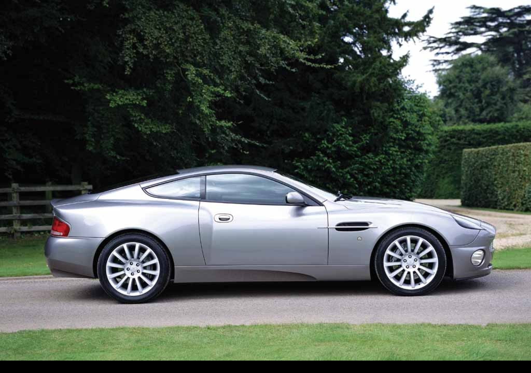 Tapeta astonmartin7