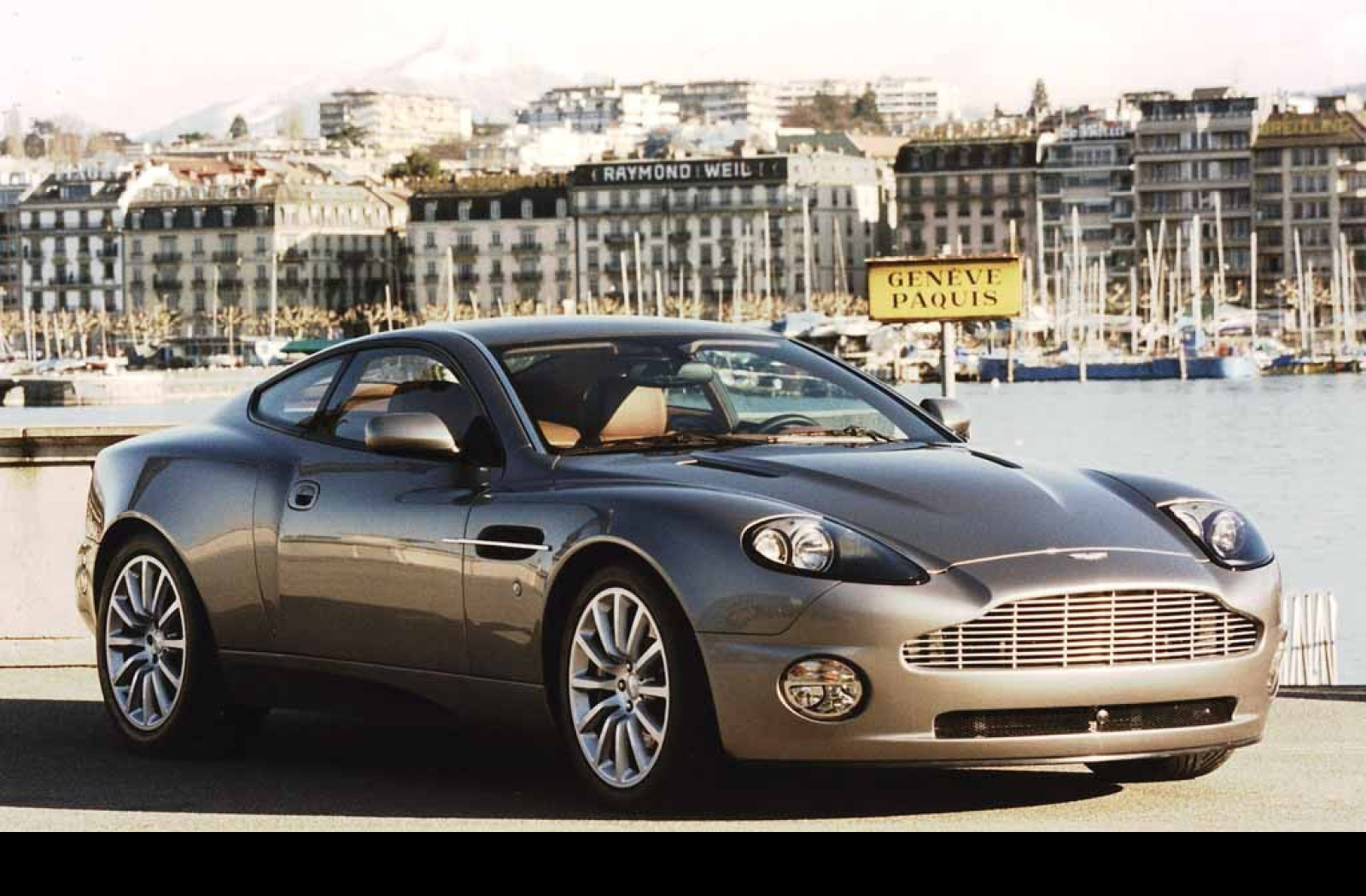 Tapeta astonmartin8