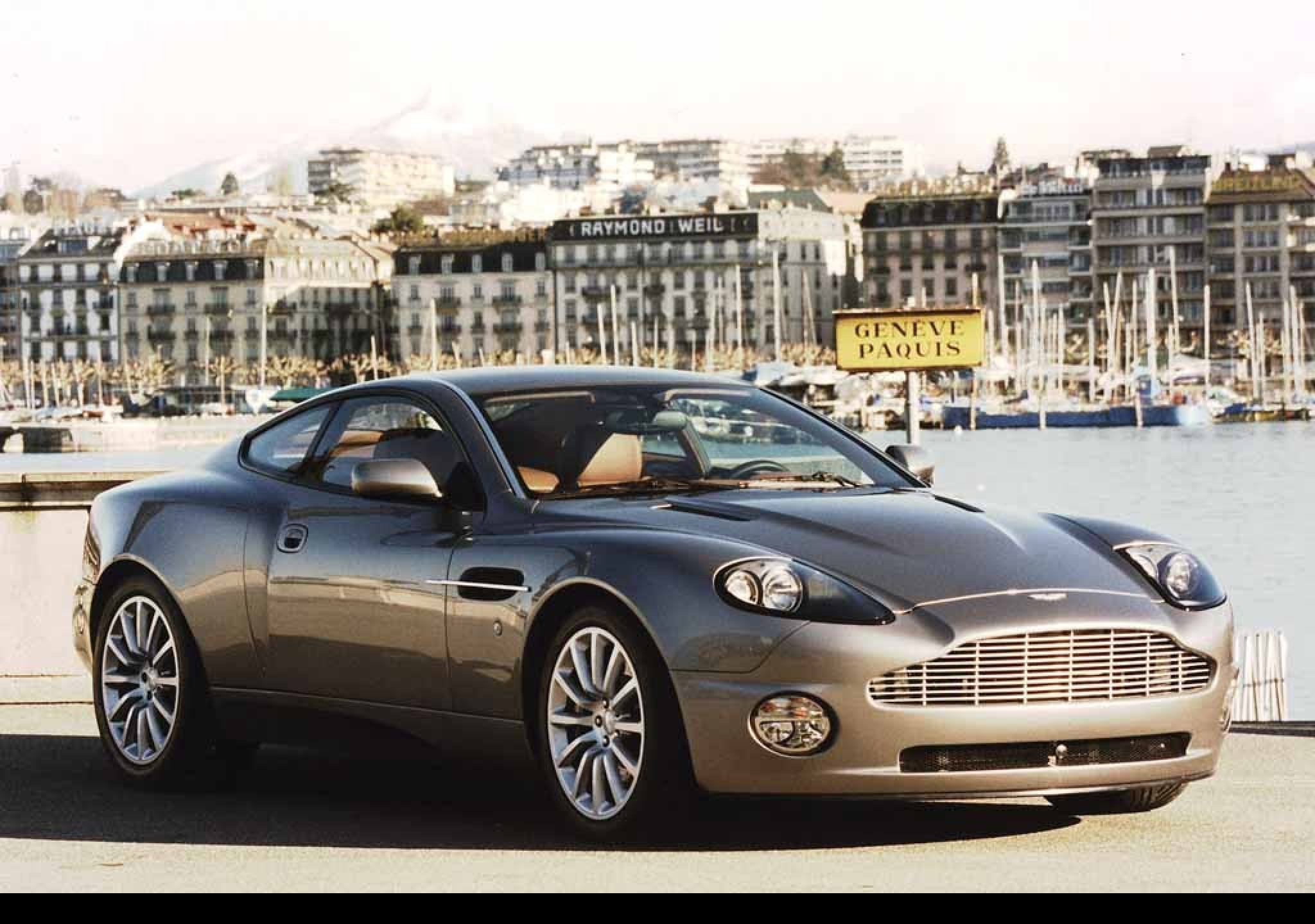 Tapeta astonmartin8