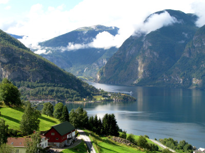 Tapeta: Aurlandsfjord, Norsko