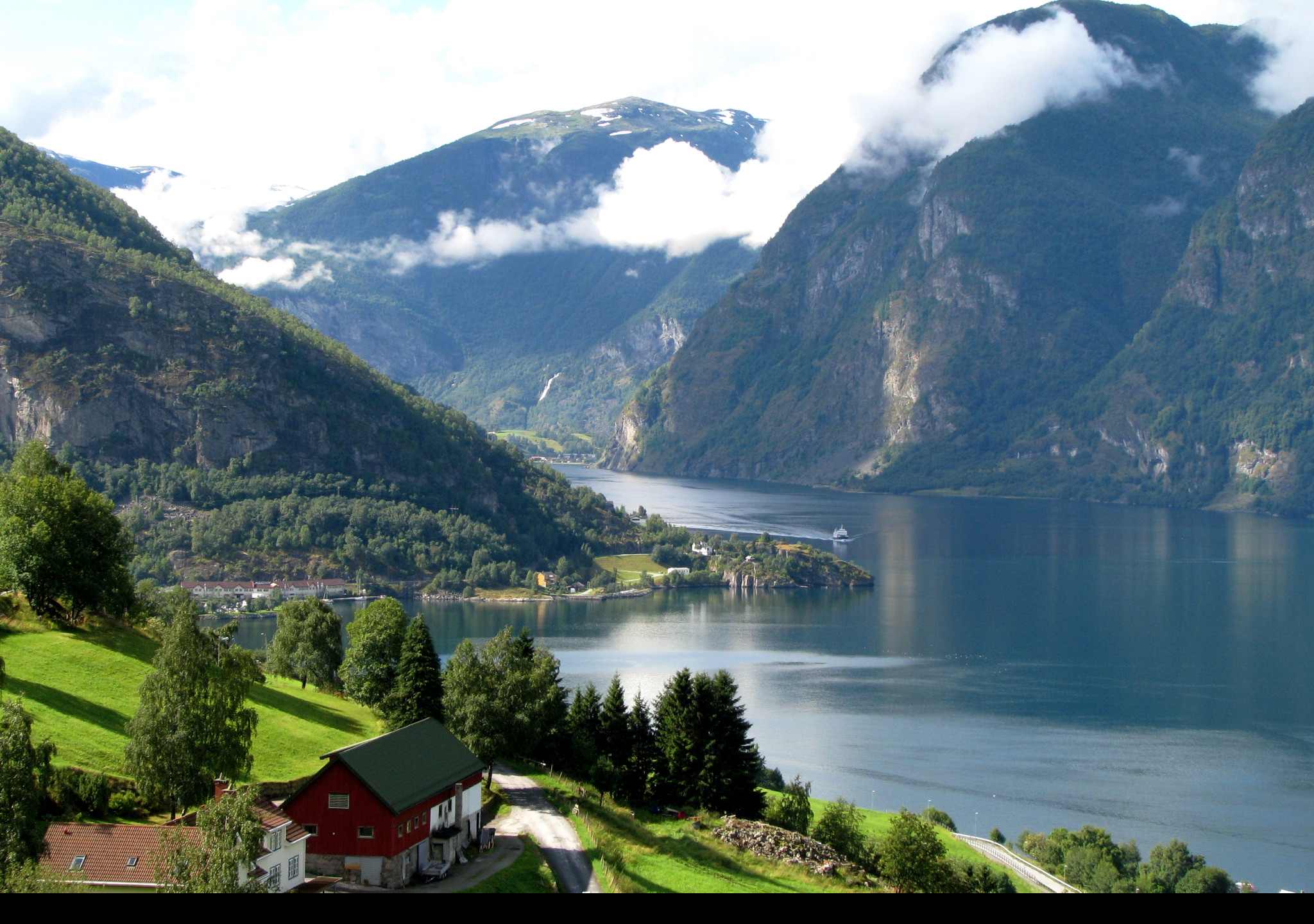 Tapeta aurlandsfjord__norsko