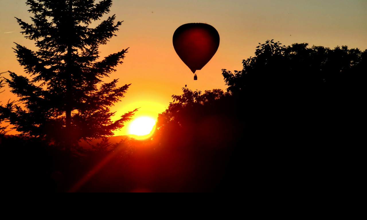 Tapeta balon_pri_zapadu_slunce