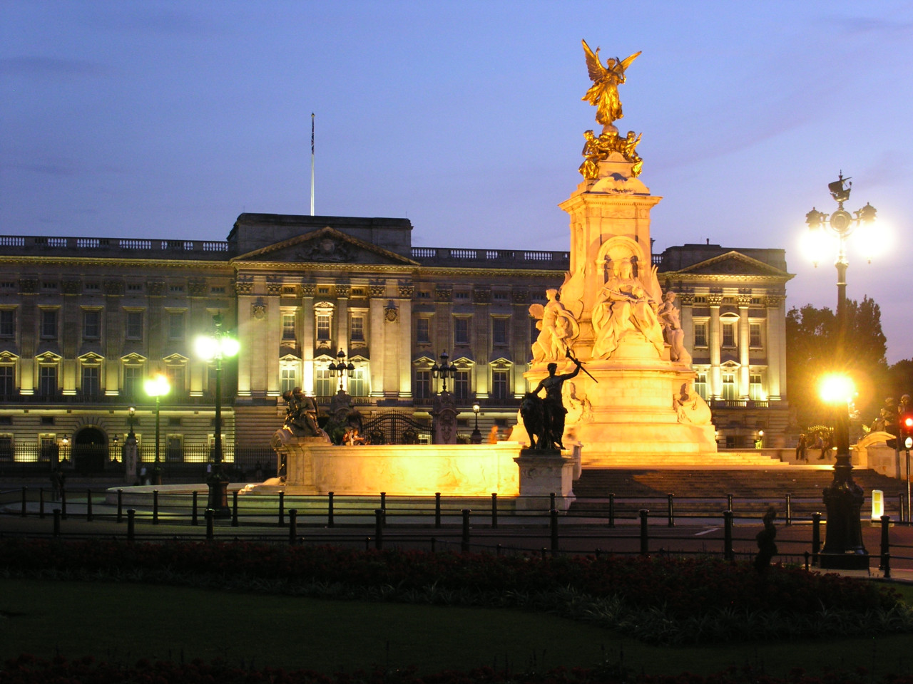 Tapeta buckingham_palace_v_noci