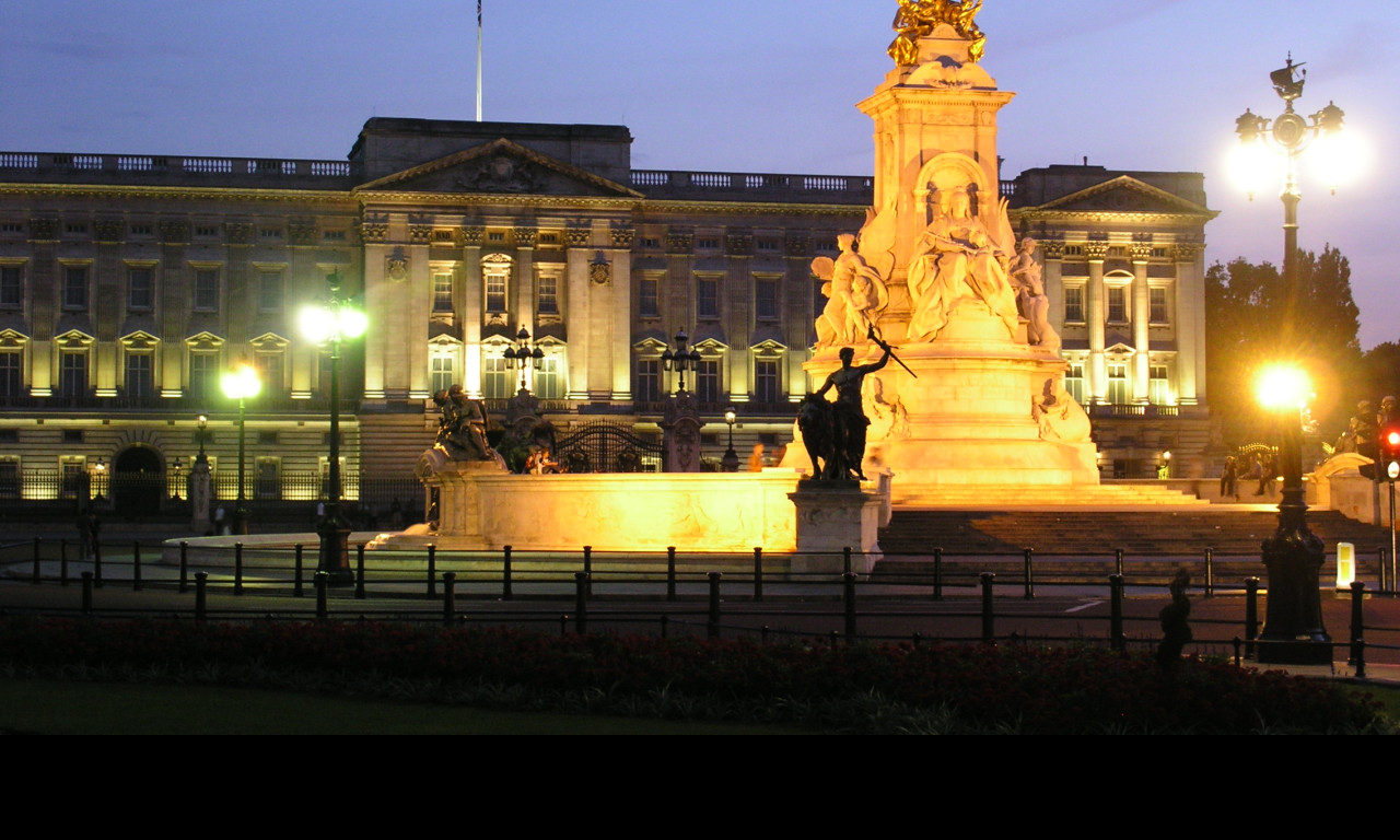 Tapeta buckingham_palace_v_noci