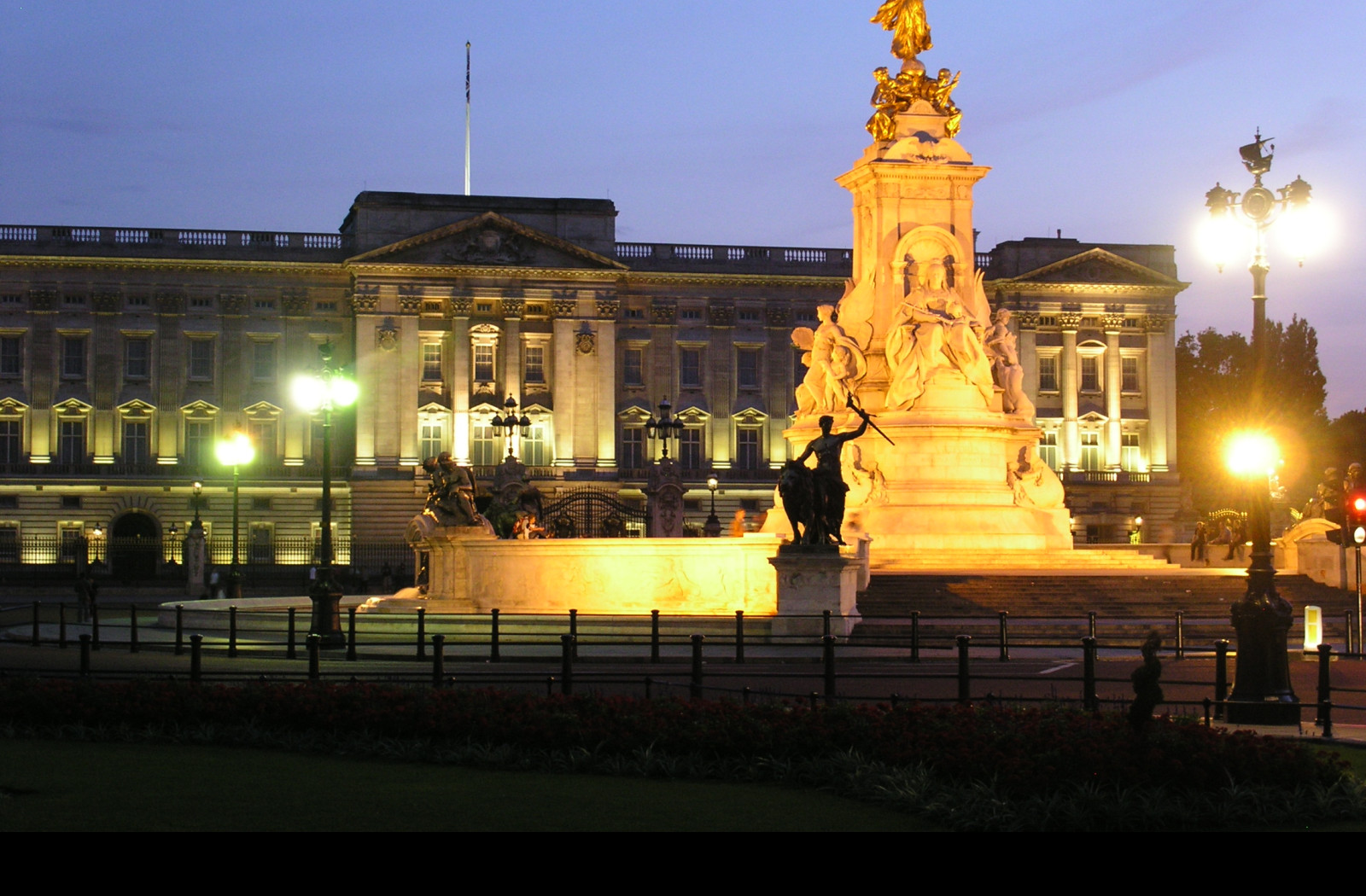 Tapeta buckingham_palace_v_noci