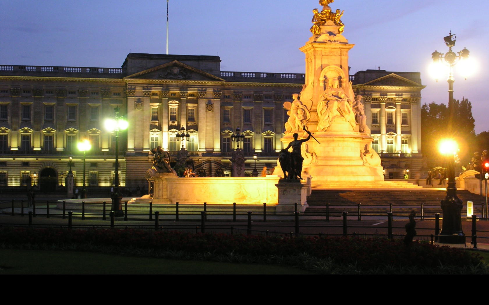 Tapeta buckingham_palace_v_noci