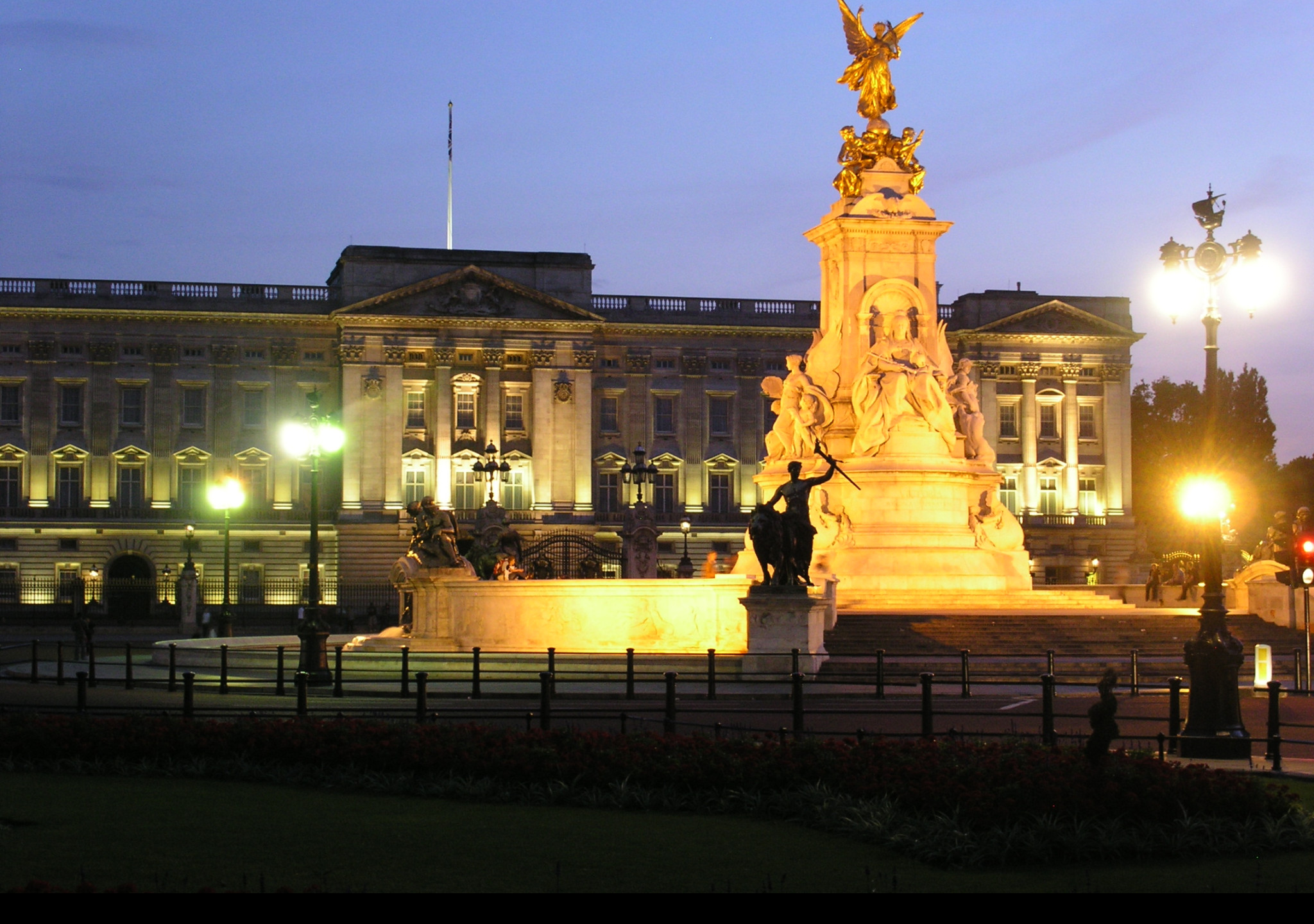 Tapeta buckingham_palace_v_noci