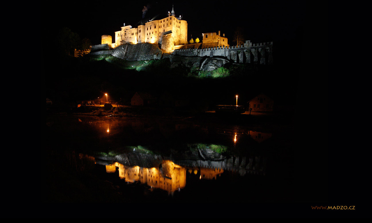 Tapeta castle_in_the_night