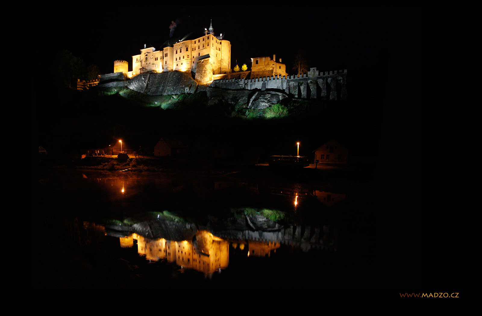 Tapeta castle_in_the_night