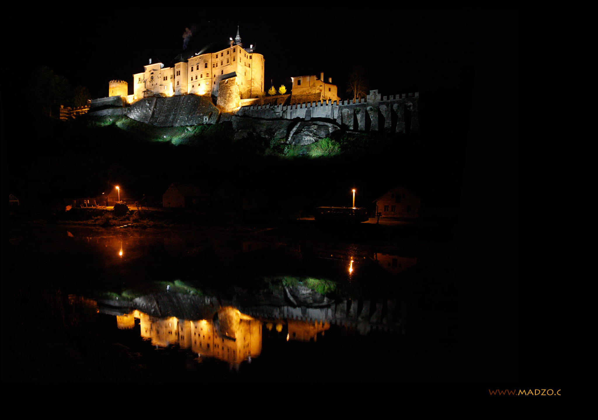Tapeta castle_in_the_night