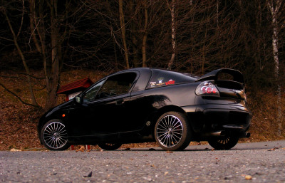 Tapeta: ern Opel Tigra