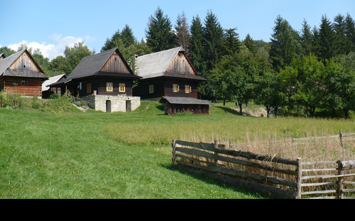 Tapeta chalupy_v_horach