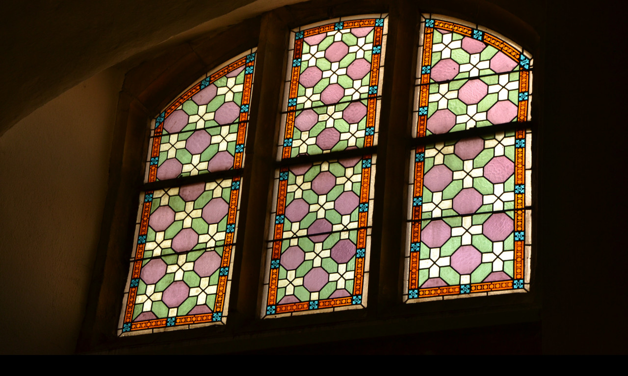 Tapeta chramove_okno_1