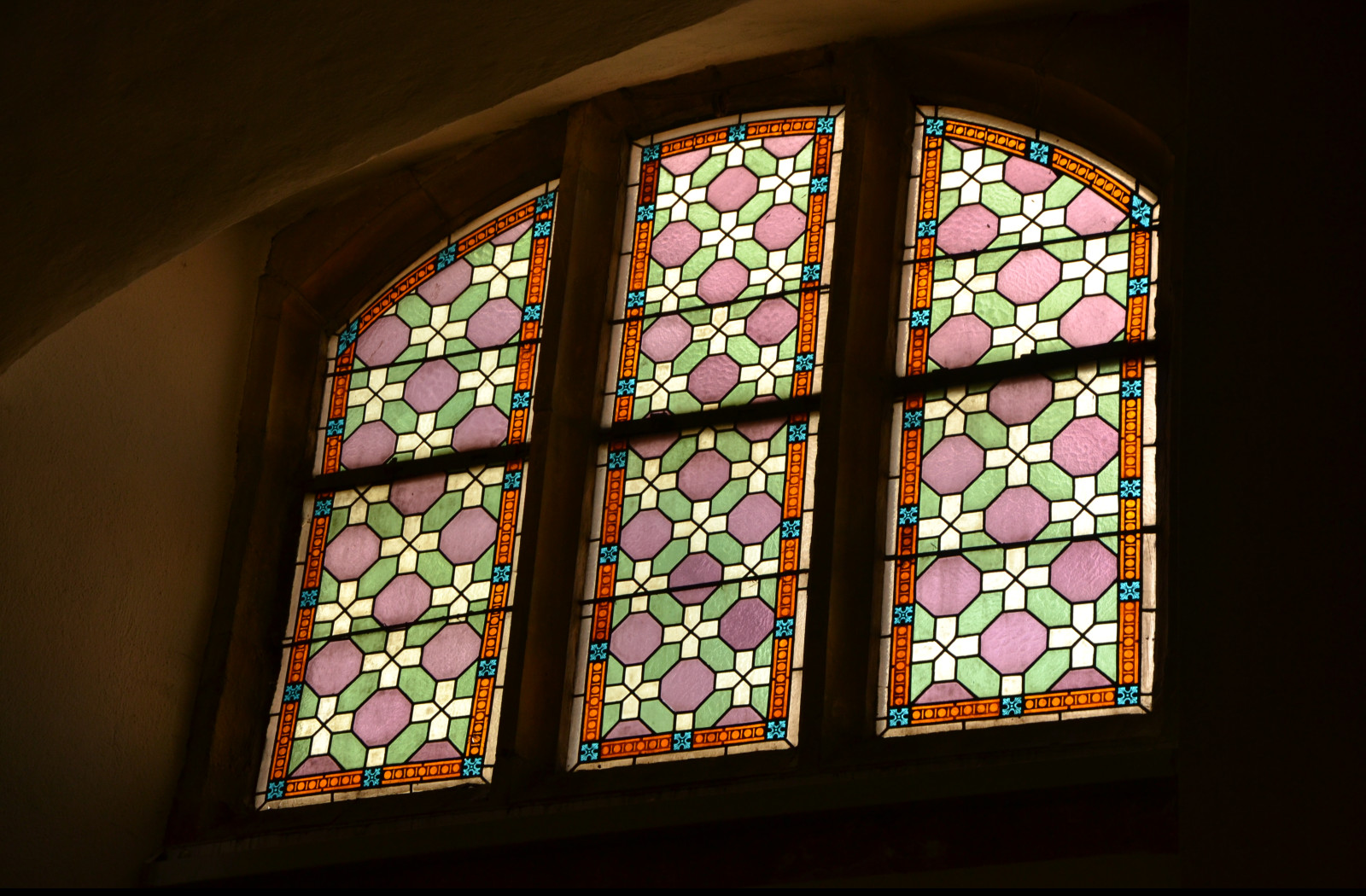 Tapeta chramove_okno_1