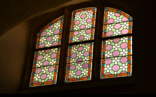 Tapeta chramove_okno_1