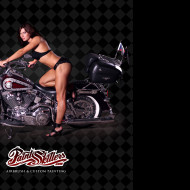 Tapeta divka_na_harley_davidson_