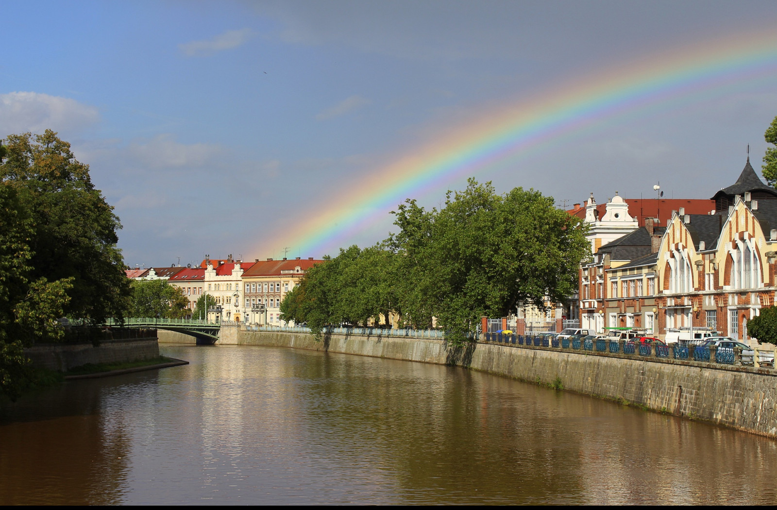 Tapeta duha_nad_hradcem