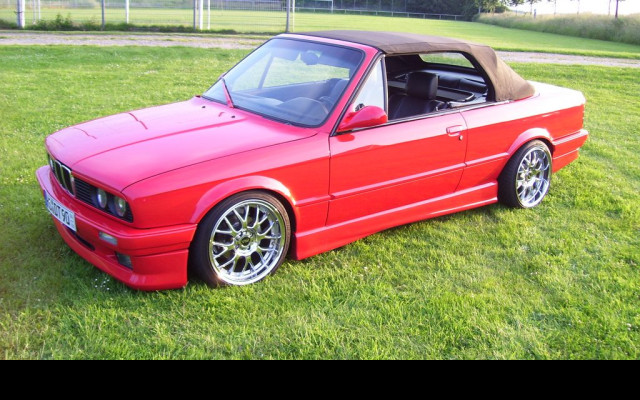 Tapeta e30_cabrio_red