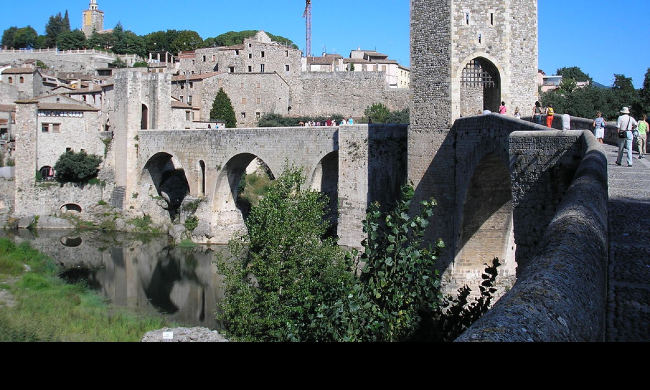 Tapeta e_besalu_02