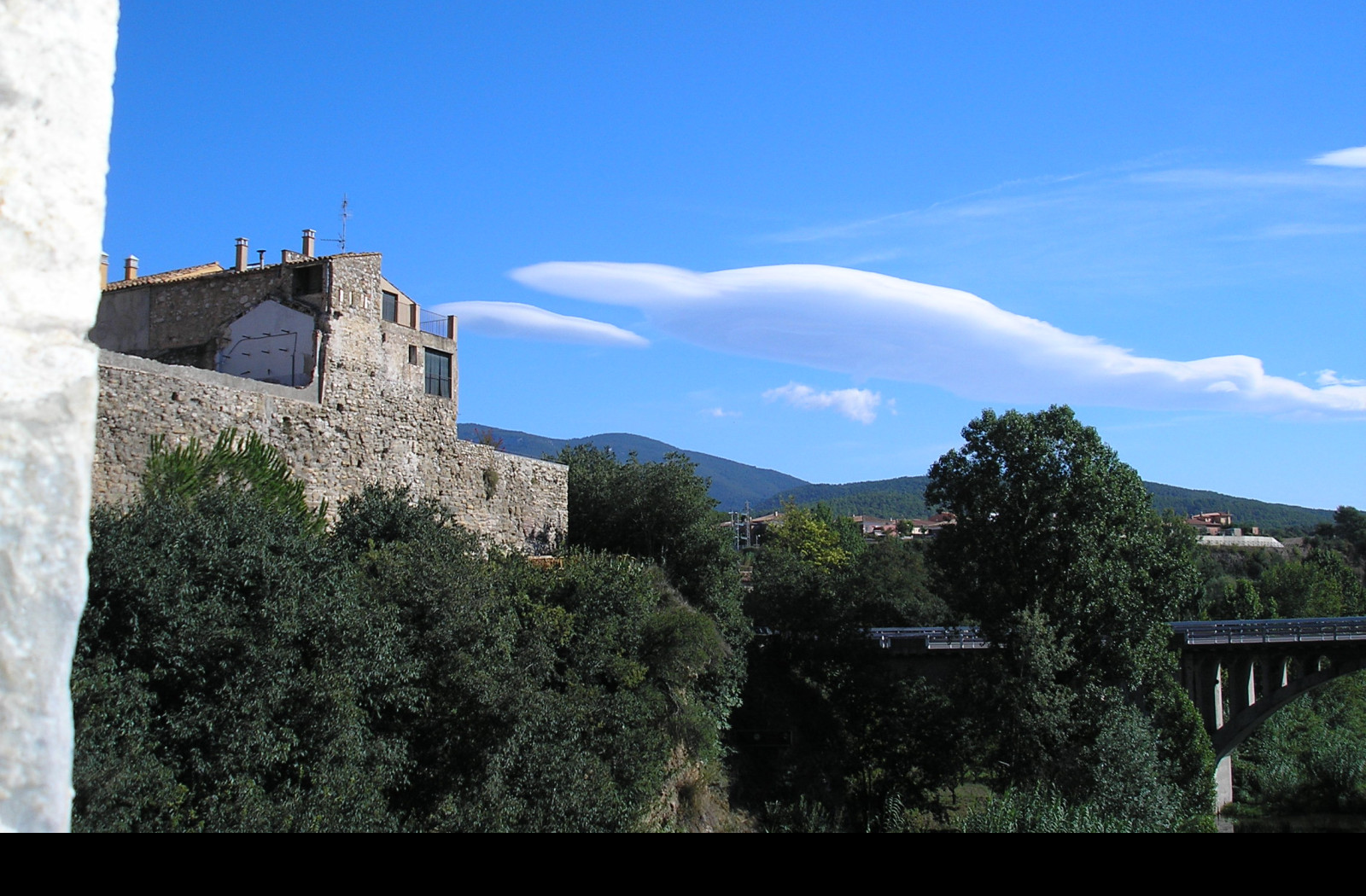 Tapeta e_besalu_05