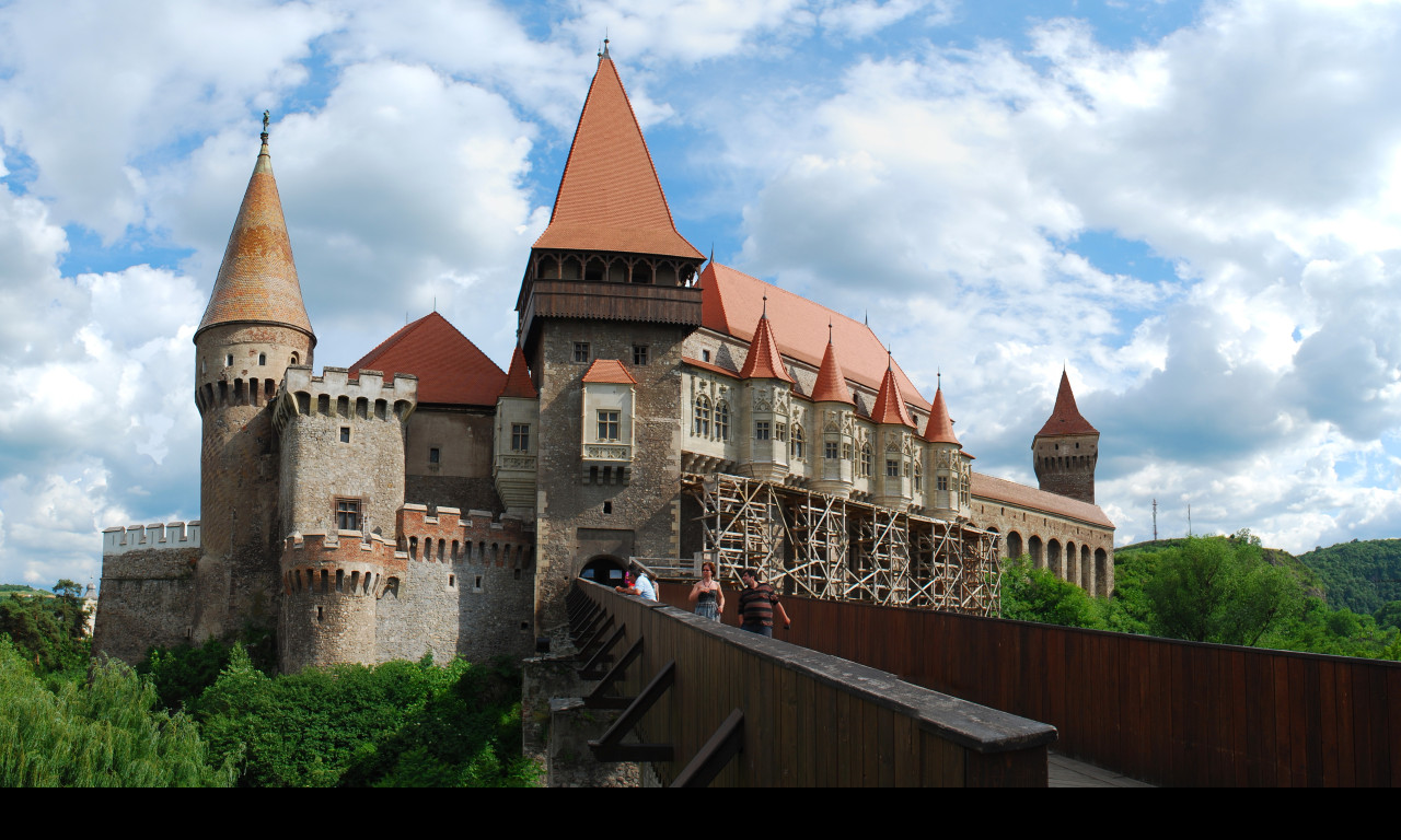 Tapeta hrad_korvin__rumunsko