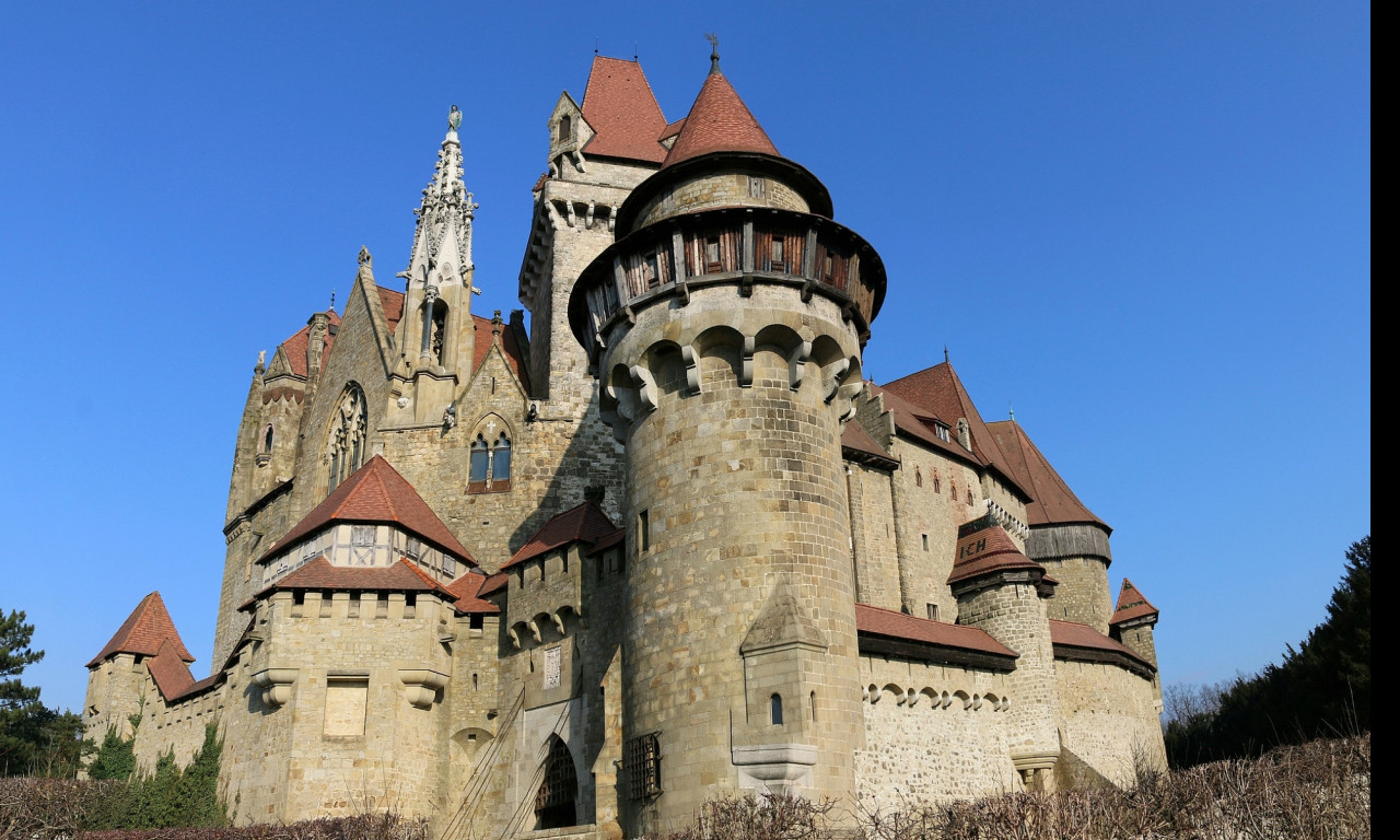 Tapeta hrad_kreuzenstein__rakousko