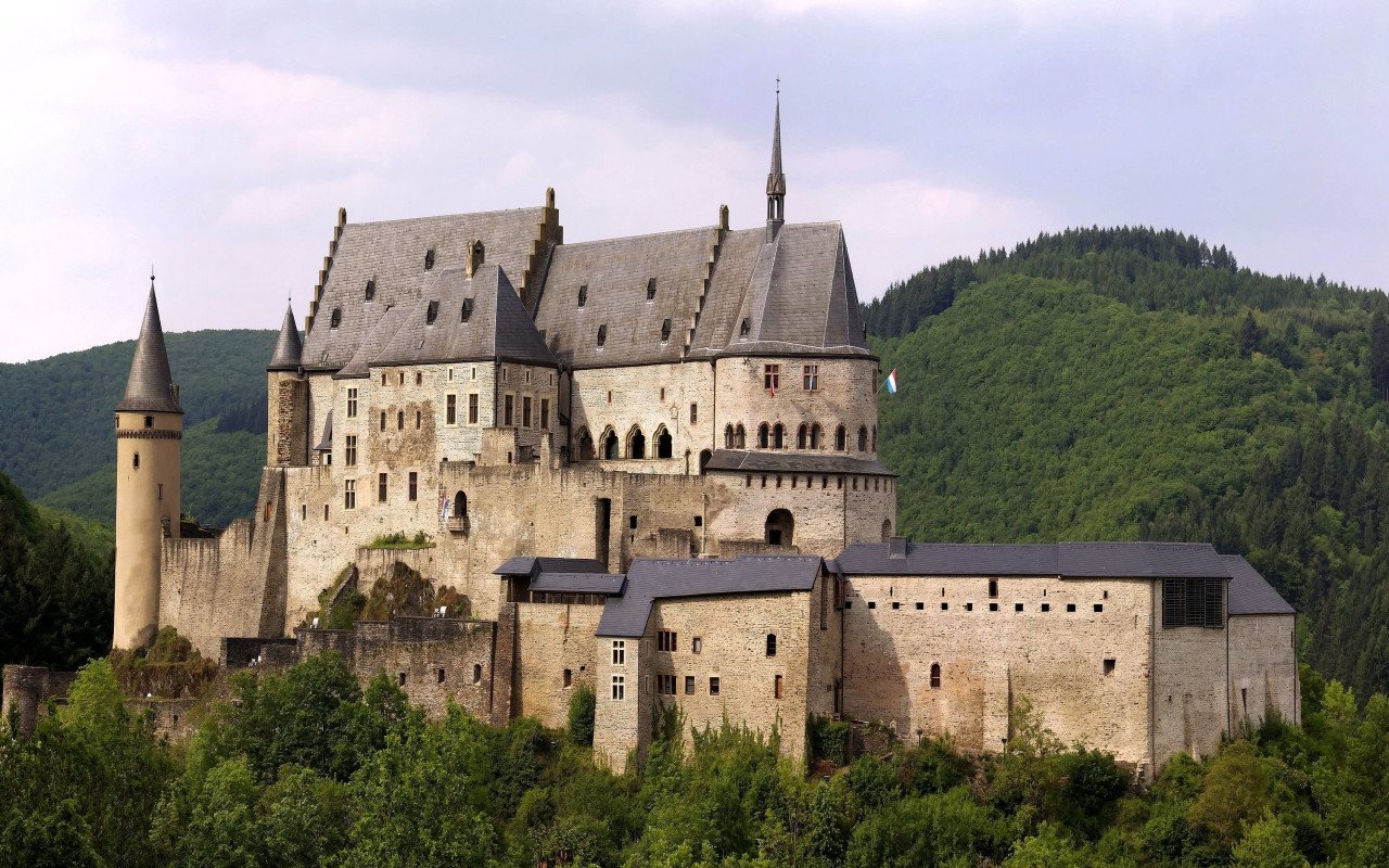 Tapeta hrad_vianden__lucembursko