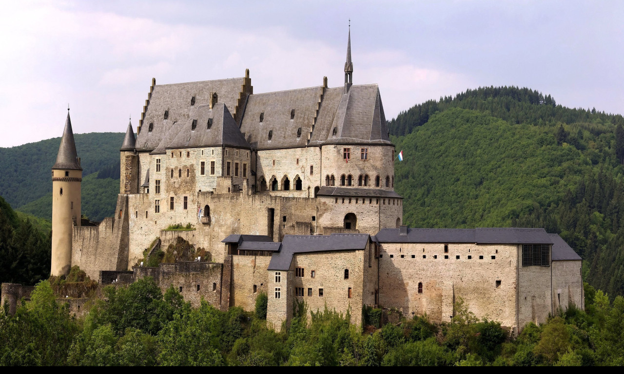 Tapeta hrad_vianden__lucembursko