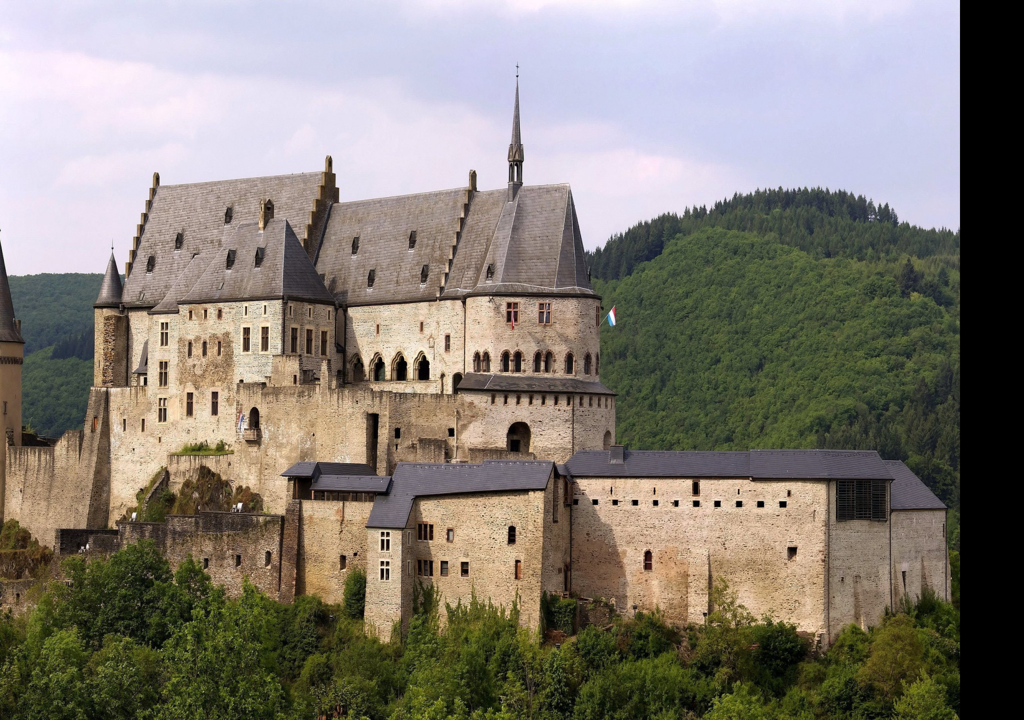 Tapeta hrad_vianden__lucembursko