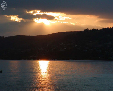 Tapeta: Jezero Taupo pi zpadu Slunce