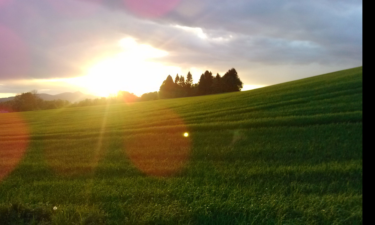 Tapeta krajina_s_pozadim_jestedu