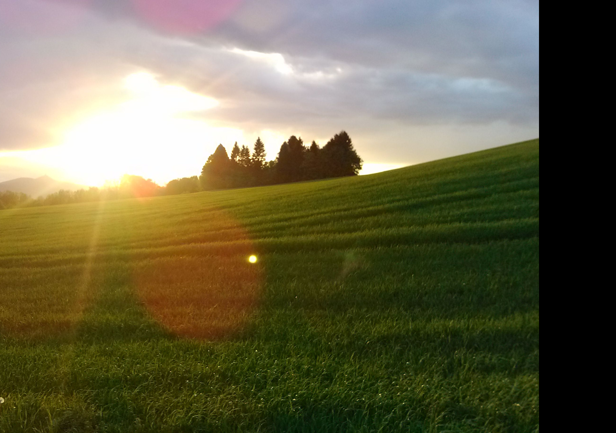 Tapeta krajina_s_pozadim_jestedu