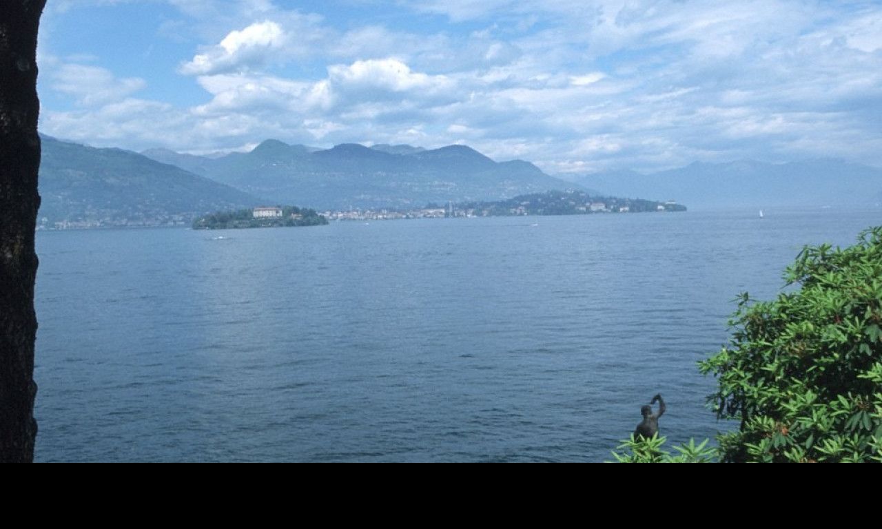 Tapeta lago_maggiore_2