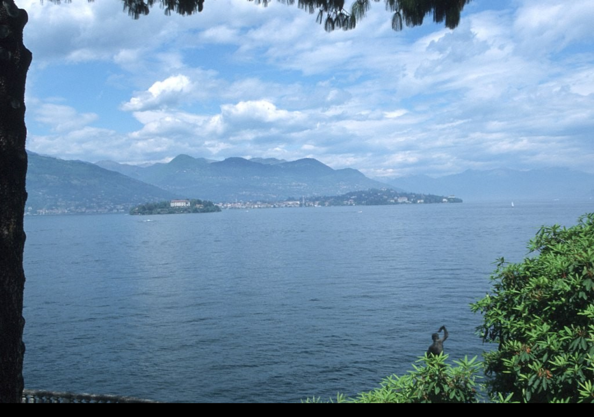 Tapeta lago_maggiore_2