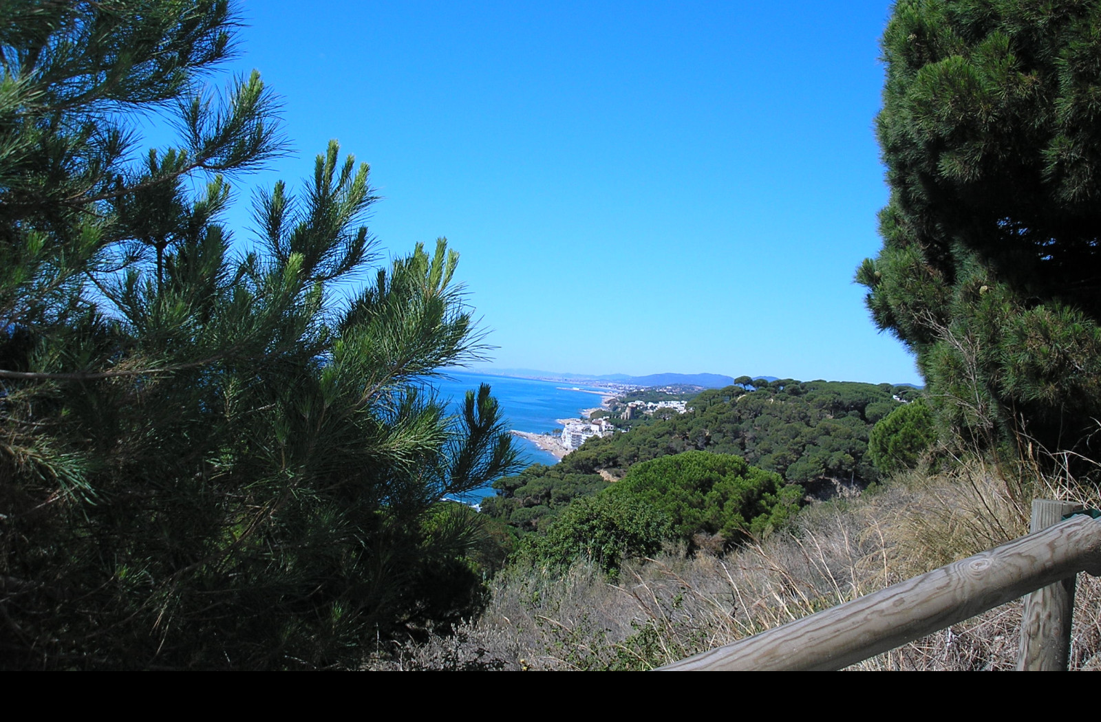 Tapeta les_torretes_vyhled_na_more_1