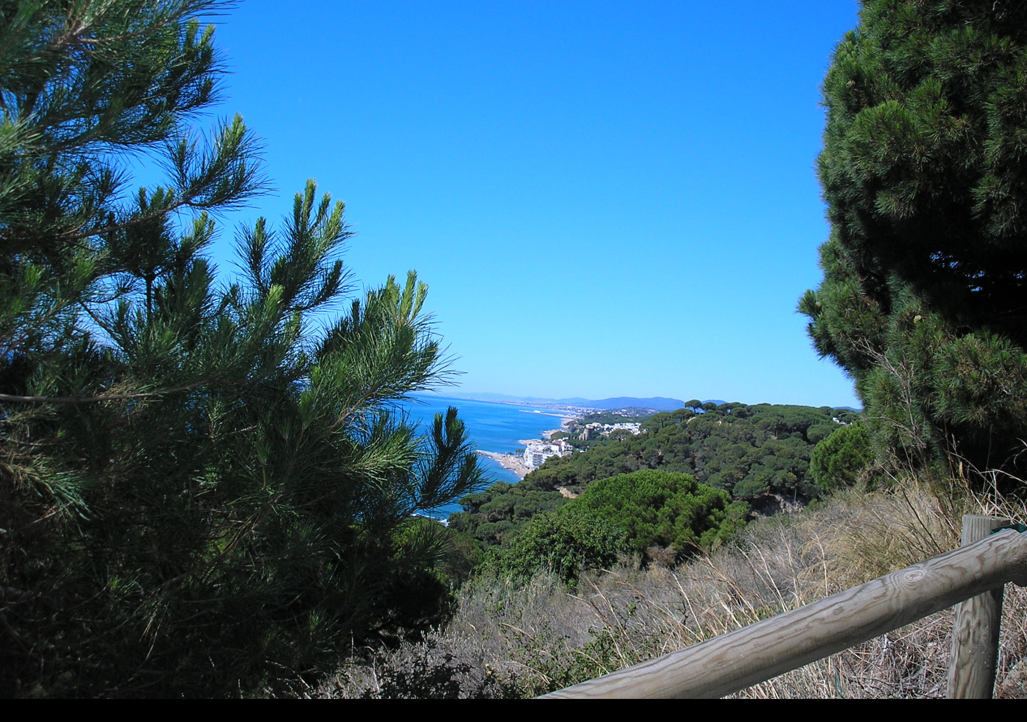 Tapeta les_torretes_vyhled_na_more_1