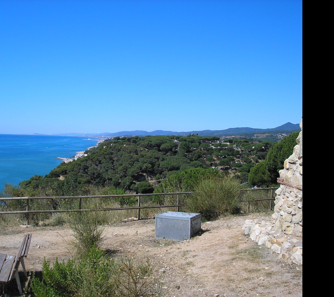 Tapeta les_torretes_vyhled_na_more_2