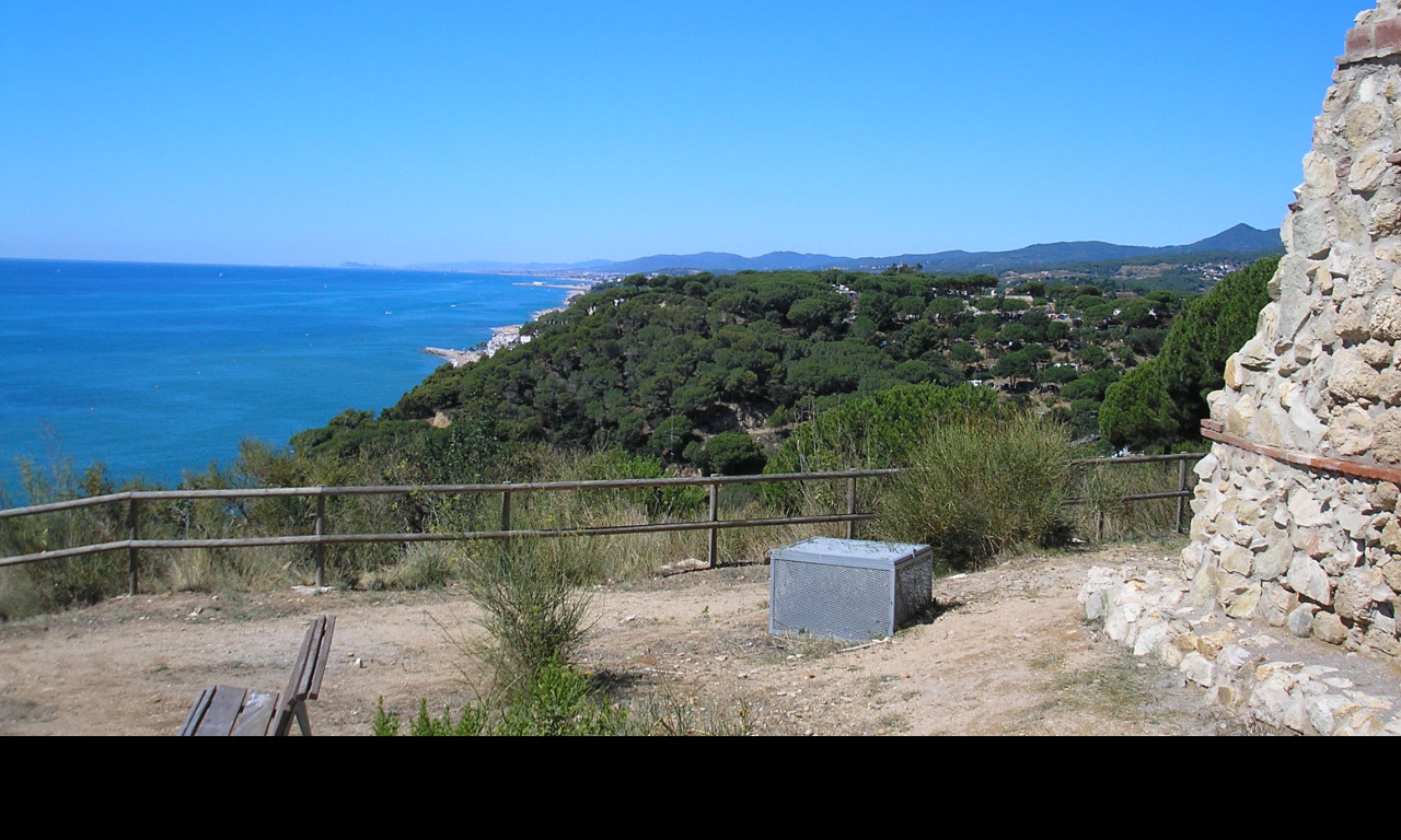 Tapeta les_torretes_vyhled_na_more_2