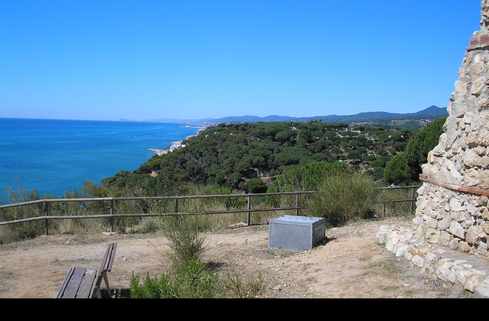 Tapeta les_torretes_vyhled_na_more_2