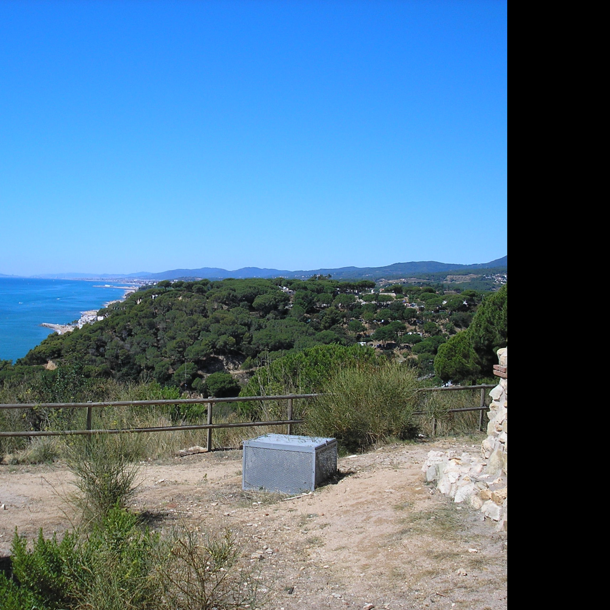 Tapeta les_torretes_vyhled_na_more_2