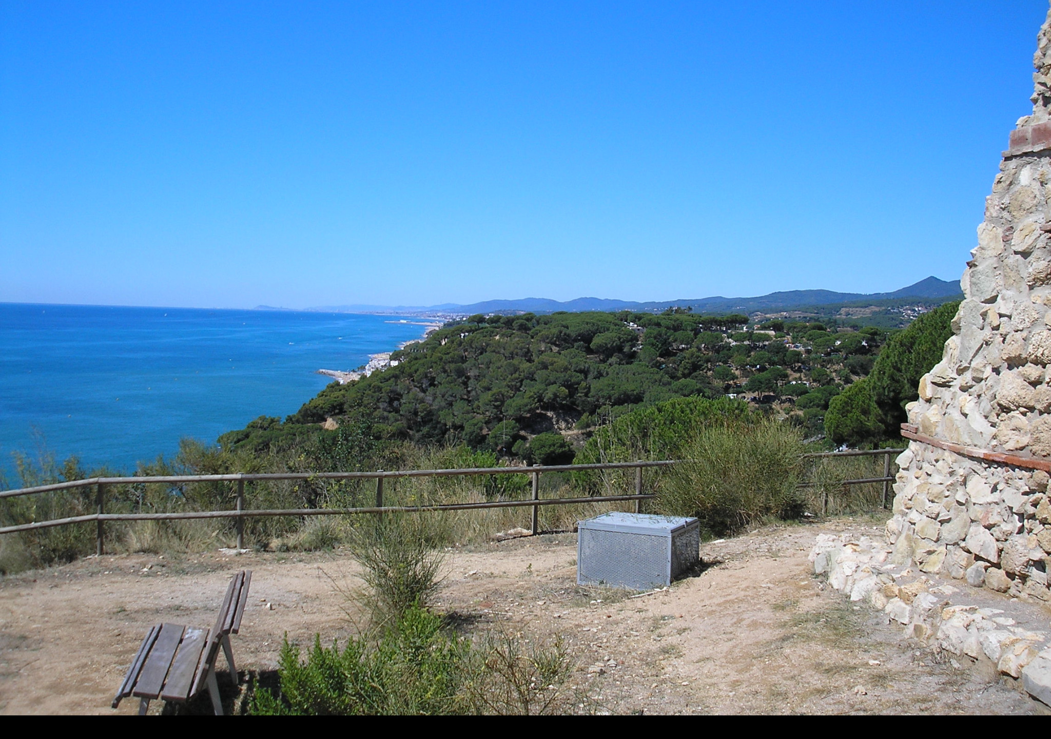 Tapeta les_torretes_vyhled_na_more_2