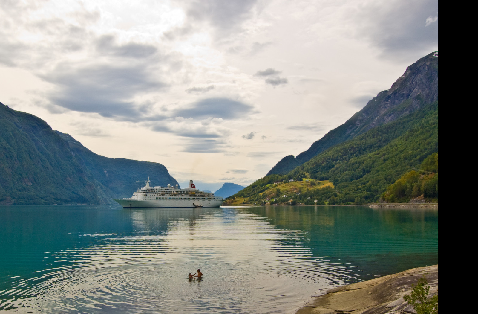 Tapeta lustrafjord__norsko