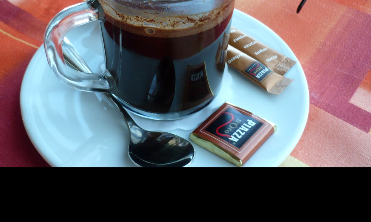 Tapeta na_jestedu_u_kavy