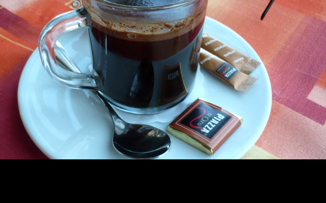 Tapeta na_jestedu_u_kavy