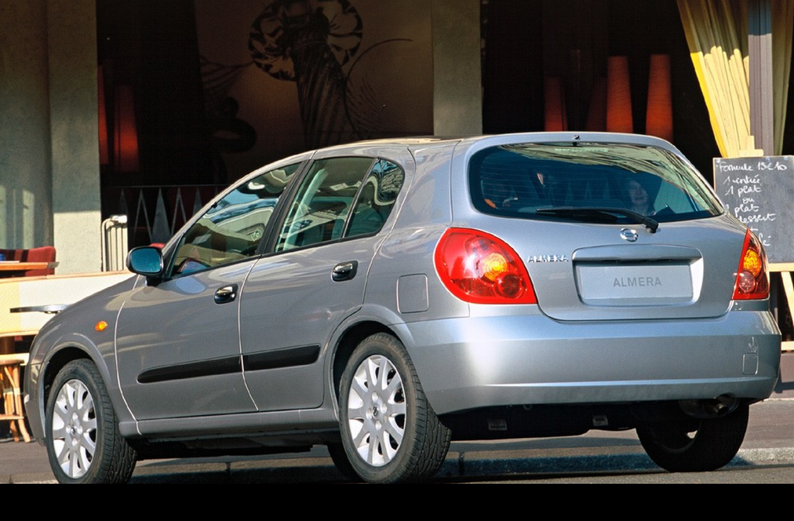 Tapeta nissanalmera2