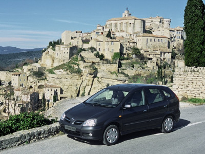 Tapeta: Nissan Amera Tino