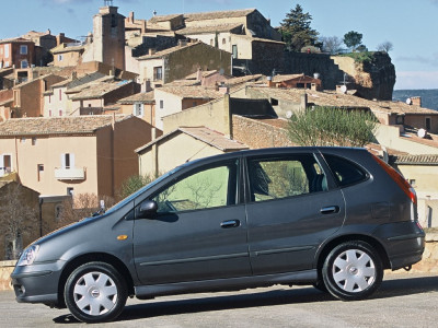 Tapeta: Nissan Amera Tino 4