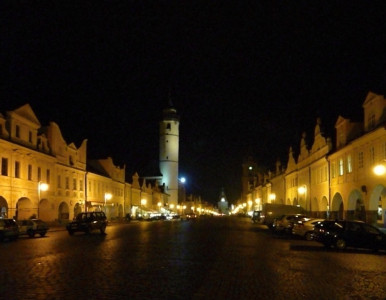 Tapeta: Noc v Doma�lic�ch