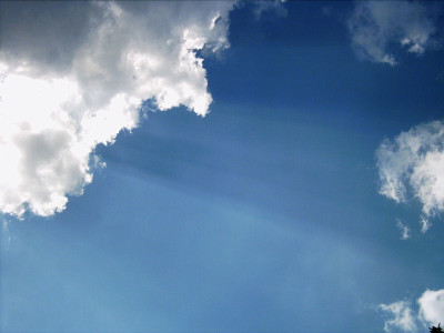 Tapeta: Paprsky na obloze